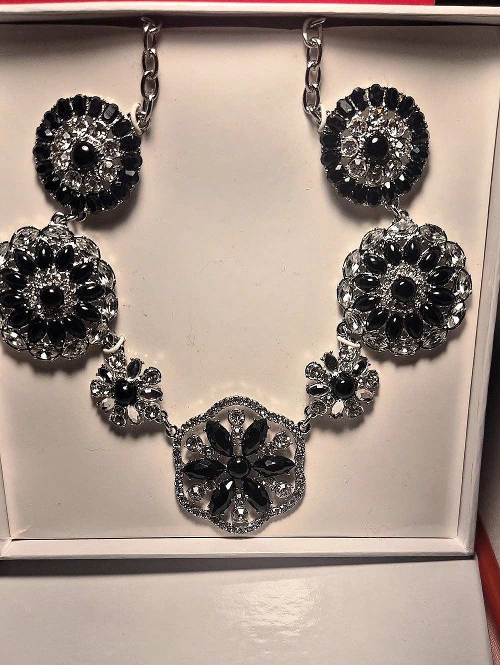 NIB Susan Graver Silver-Tone Rhinestone Floral Medallion Statement Necklace